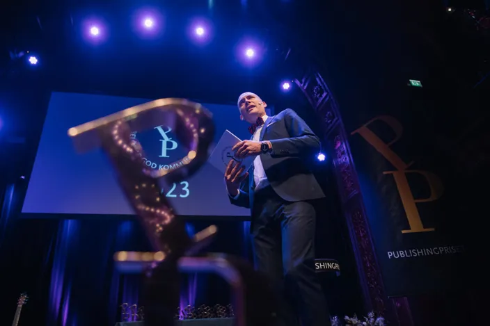 Publishingpriset 2023 delades ut av Jesper Rönndahl.