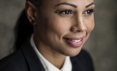 Alice Bah Kuhnke är övertygad om att det är människor i grupp som driver utvecklingen och formulerar frågorna.
