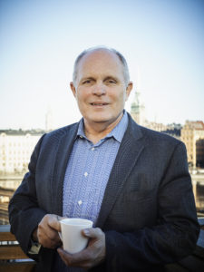 Gerald “Jerry” Davis Ålder: 58 år. Bor: Austin, Texas. Yrke: Vd för Goodwill Central Texas och ny ordförande för Workability International. Läser just nu: Extreme Ownership: How U.S. Navy SEALs Lead and Win, av Jocko Willink och Leif Babin – en toppsäljare i USA där erfarenhet från ledarskap inom den amerikanska flottans specialförband översätts till ledarskap i det civila livet.