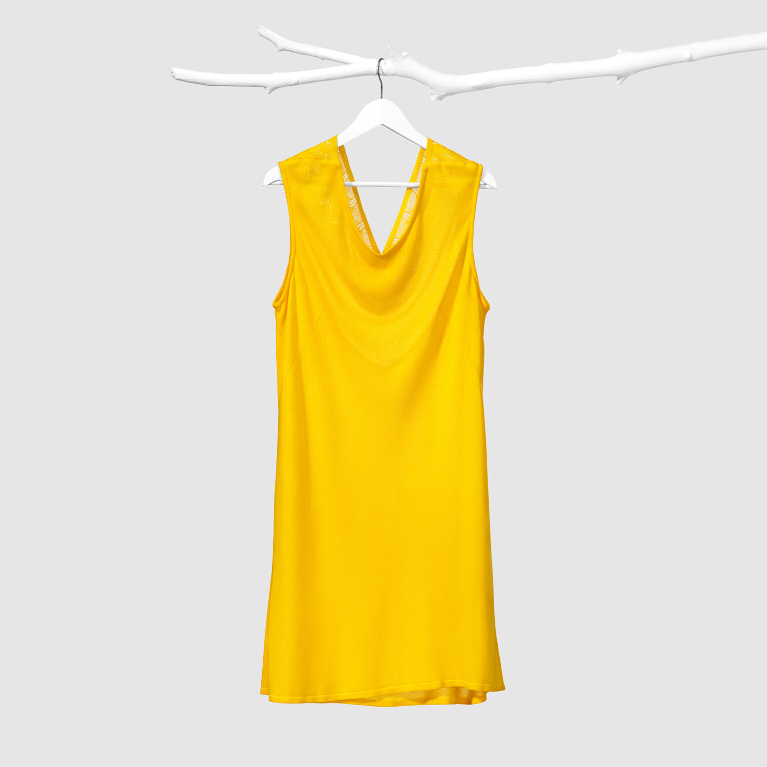 gul klänning