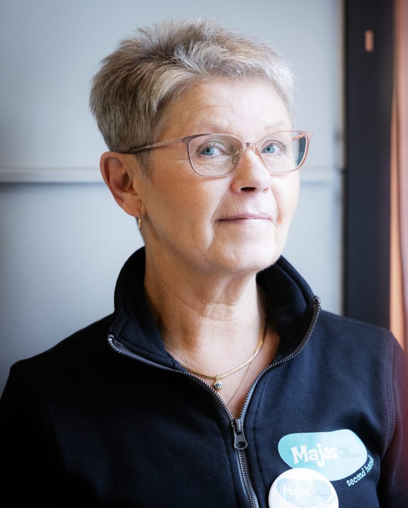 Lizbeth Nilsson på Majas Stöd Mot Barncancer Secondhand.
