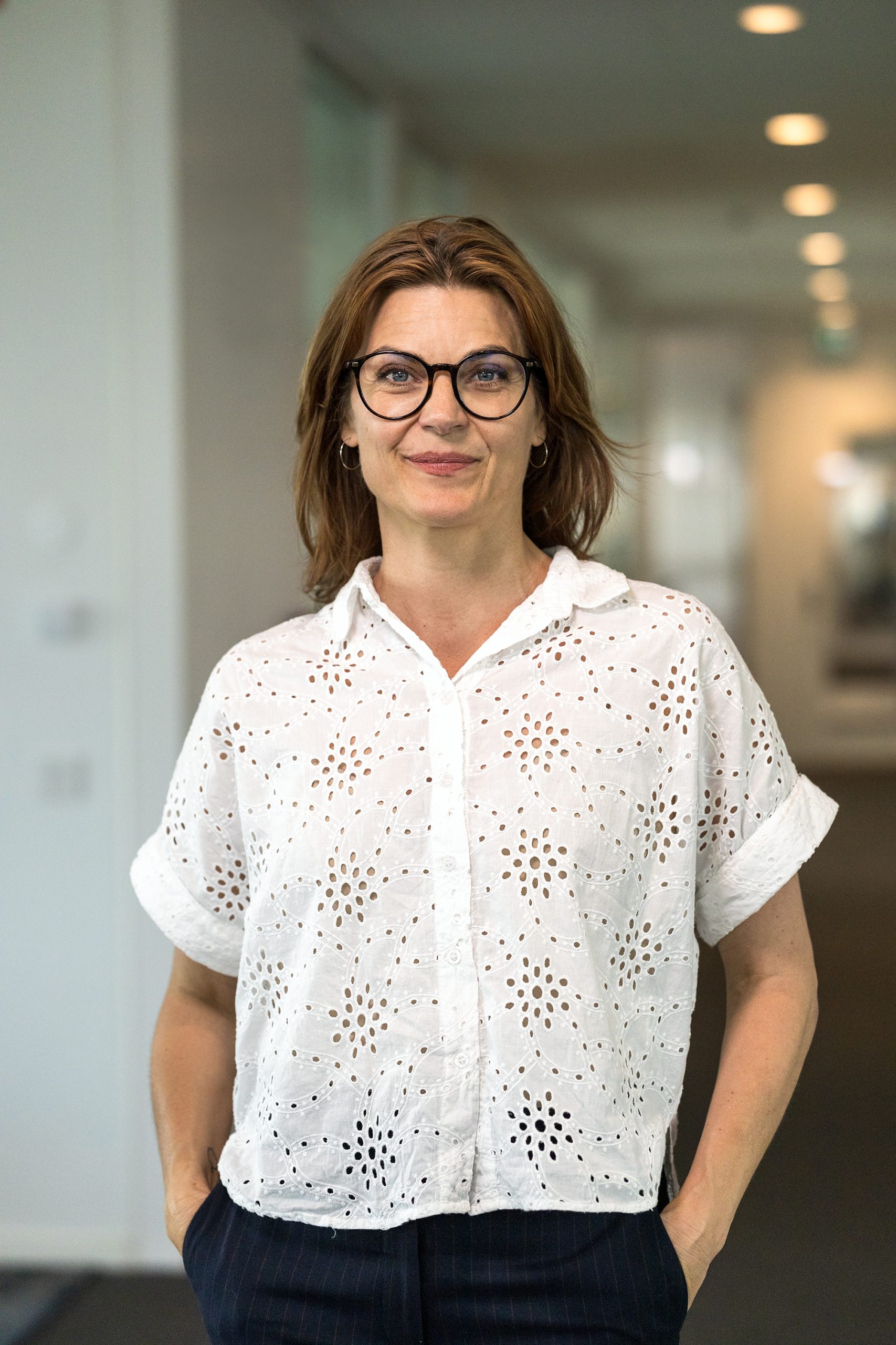 Fredrika Fredmark i vit skjorta