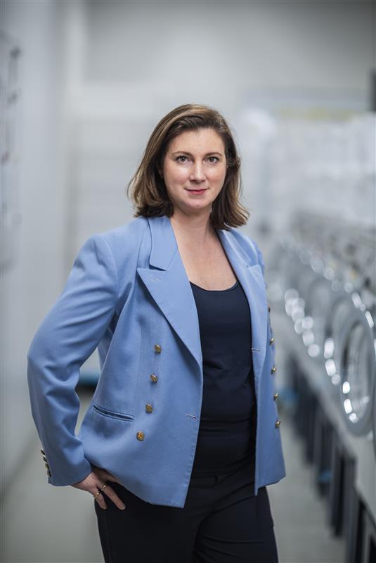 Jessica Bederoff Stenvad i ljusblå kavaj